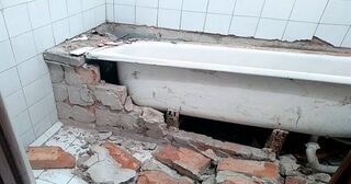 Демонтаж ванны в Тихвине от Мастер24 — быстро, недорого, вывоз старой ванны от 1093 руб.